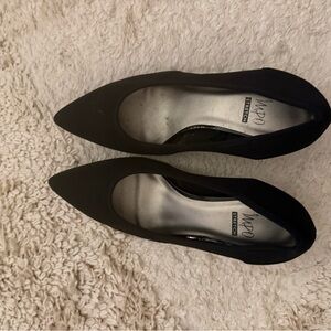 Vince Camuto Black Pointed Toe Heels